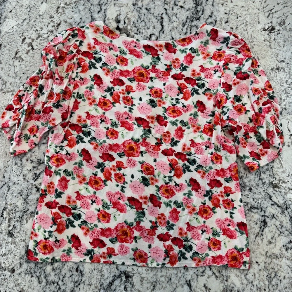 Old Navy Pink Floral Ruched V-Neck Blouse Medium Romantic Top